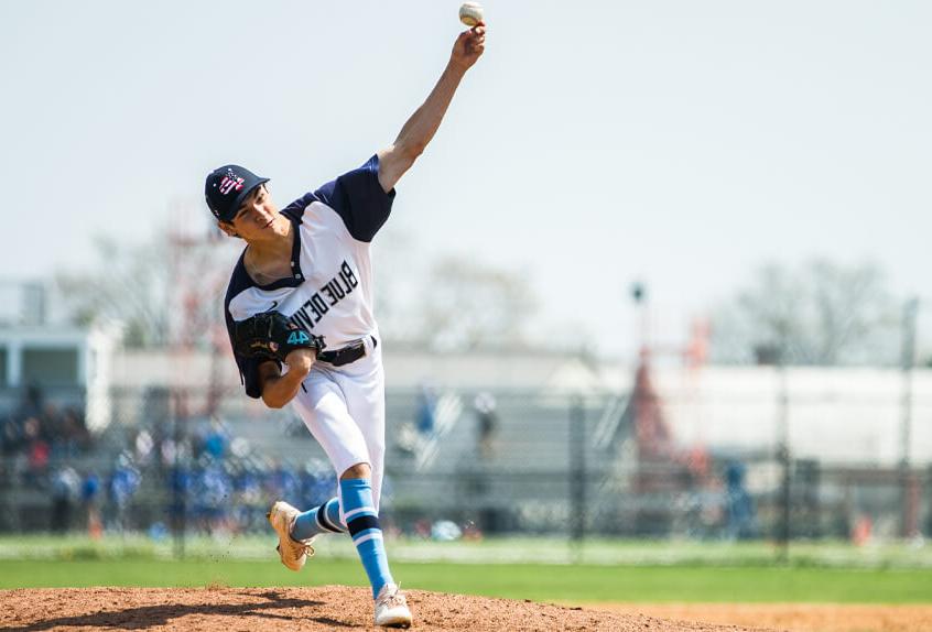 保利预科 棒球 pitcher throwing the ball